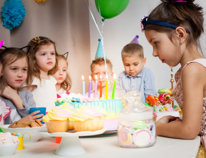 Wie viele und welche Gäste sollen zur Geburtstagsparty eingeladen werden?